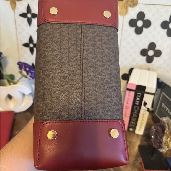 Michael Kors shoulder bag with matching wallet set - Picture 7 of 17